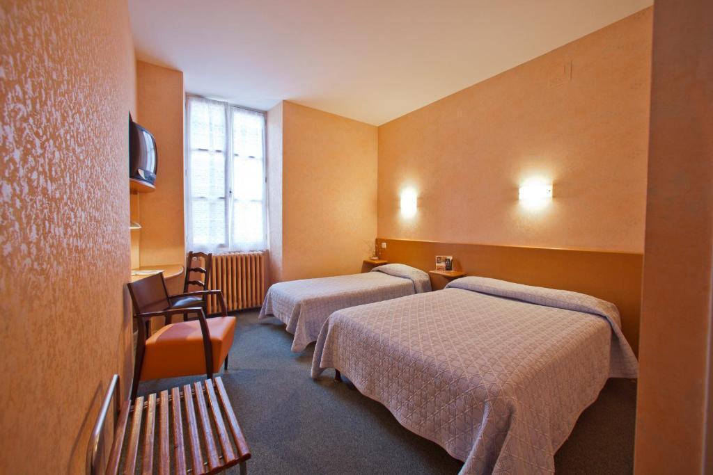 Logis Hotel De France Arudy Rom bilde